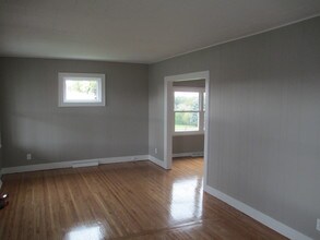 89 Burrstone Rd in New York Mills, NY - Building Photo - Building Photo