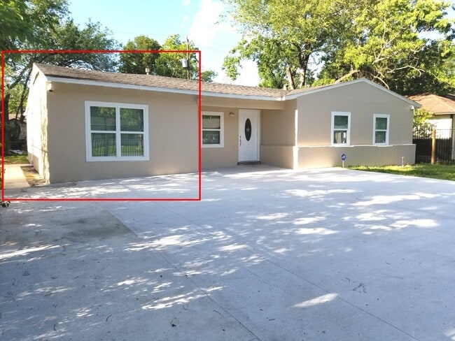 5631 Belarbor St in Houston, TX - Building Photo - Building Photo