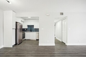 3210 NW 84th Ave, Unit 124 in Sunrise, FL - Building Photo - Building Photo
