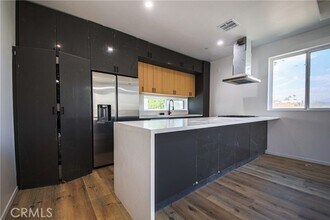 121 S Coronado St in Los Angeles, CA - Building Photo - Building Photo