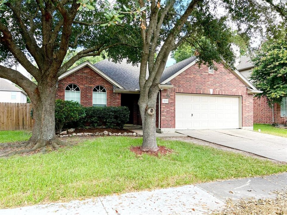 18611 Woodbreeze Dr in Humble, TX - Building Photo