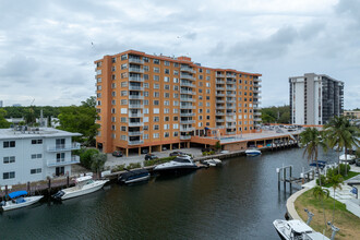 Waterside Towers in North Miami, FL - Building Photo - Building Photo