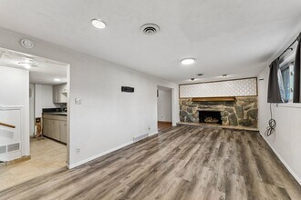 13116 Southdale Cir in Omaha, NE - Building Photo - Building Photo