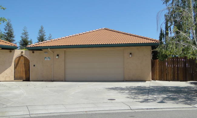 1650 Miwok in Dixon, CA - Building Photo - Building Photo