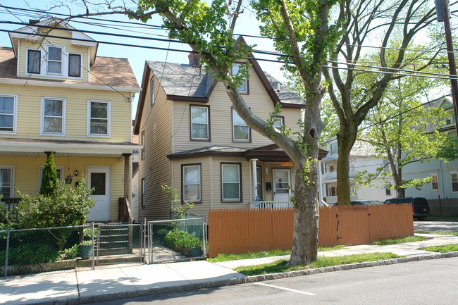 150 Gordon St in Perth Amboy, NJ - Foto de edificio - Building Photo