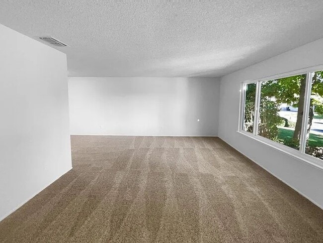 4515 Montril Way in Sacramento, CA - Foto de edificio - Building Photo