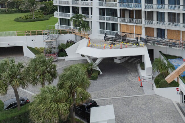 Sloans Curve in Palm Beach, FL - Building Photo - Building Photo