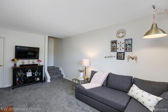 118 Ladd Rd in Walled Lake, MI - Building Photo - Building Photo