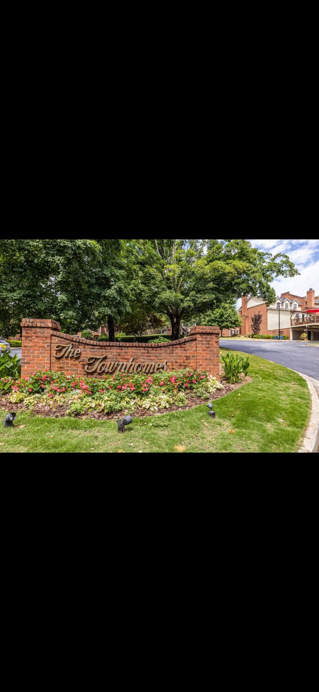 property at 5 Plantation Dr NE