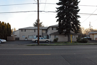 7021 N Fessenden St in Portland, OR - Foto de edificio - Building Photo