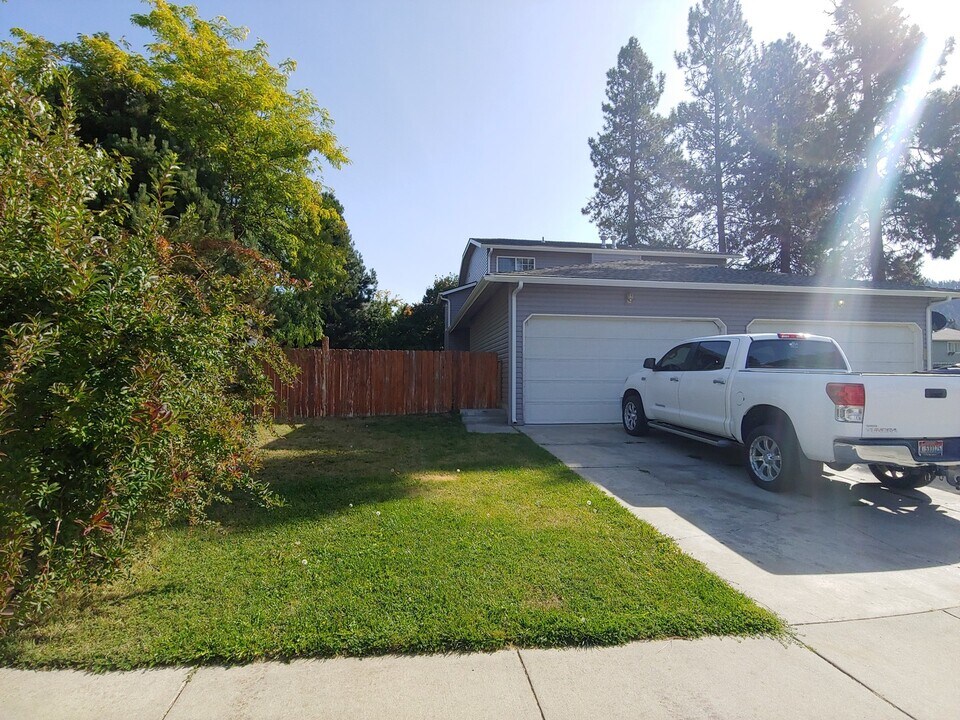 3166 N 12th St in Coeur d'Alene, ID - Foto de edificio