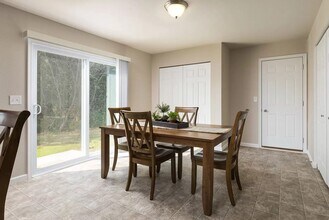 4645 Quaker Hill Ct in Kentwood, MI - Building Photo - Building Photo