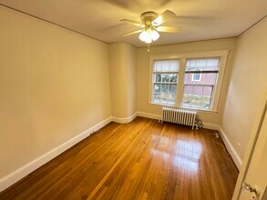 214 Commonwealth Ave, Unit 1 in Chestnut Hill, MA - Building Photo - Building Photo