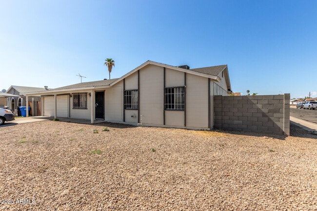 property at 7926 West Campbell Ave