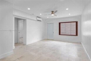 551 NE 26th St in Wilton Manors, FL - Building Photo