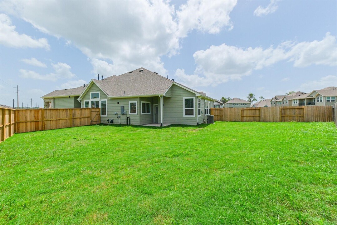 1547 Cathedral Bend Drive in Sienna, TX - Building Photo