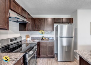 3849 Hollycrest St in Ft. Myers, FL - Foto de edificio - Building Photo