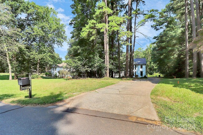 14301 Hackamore Dr in Matthews, NC - Building Photo - Building Photo