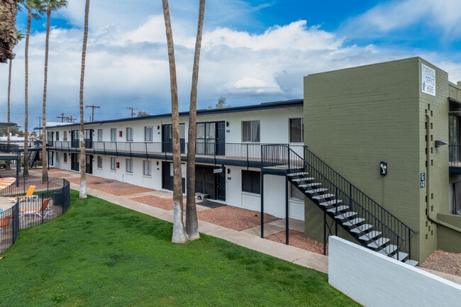Royal Palms Apartments