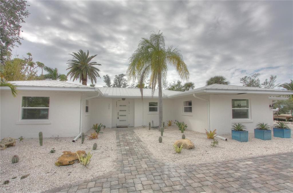 306 Island Cir in Siesta Key, FL - Foto de edificio