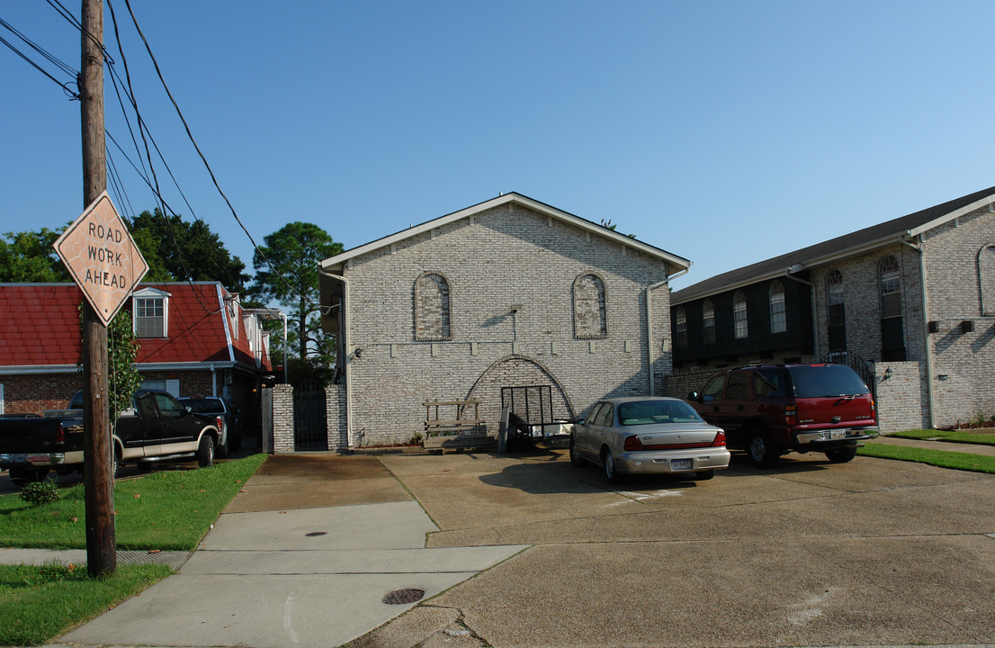 4925 Yale St in Metairie, LA - Building Photo