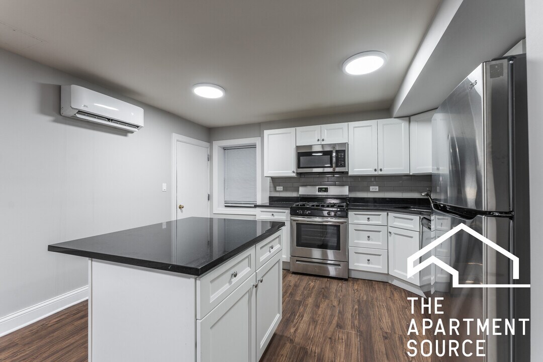 5746 N Winthrop Ave in Chicago, IL - Building Photo