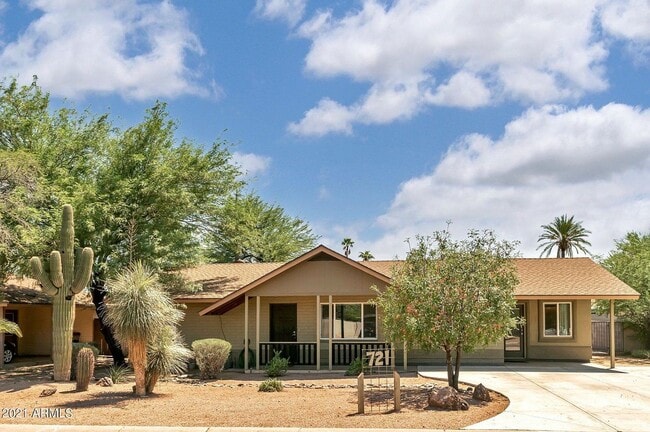 property at 721 E Vista Del Cerro Dr