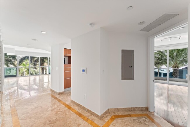 1331 Brickell Bay Dr, Unit 308 in Miami, FL - Building Photo - Building Photo