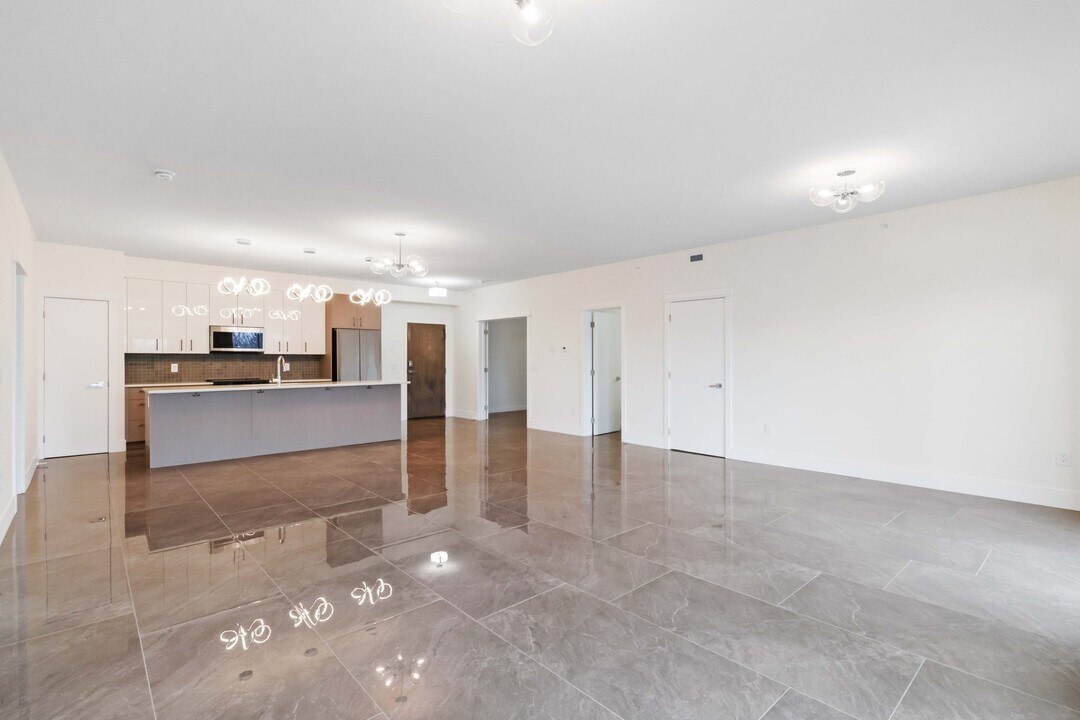 1414 Main St in Saskatoon, SK - Building Photo