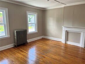 12 Dewindt St in Beacon, NY - Building Photo - Building Photo