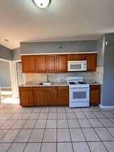 12 E 36th St, Unit 2 in Bayonne, NJ - Building Photo - Building Photo