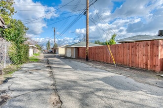 707 E Shields Ave in Fresno, CA - Building Photo - Building Photo