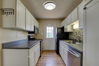 207 Ruf Dr in Oak Grove, KY - Building Photo - Building Photo