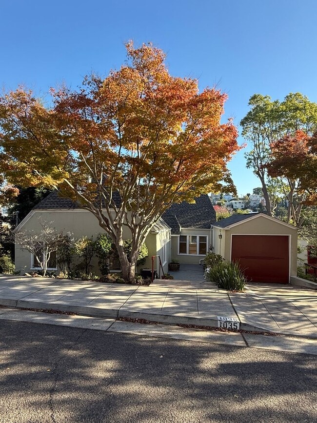 1035 Underhills Rd in Oakland, CA - Building Photo - Building Photo
