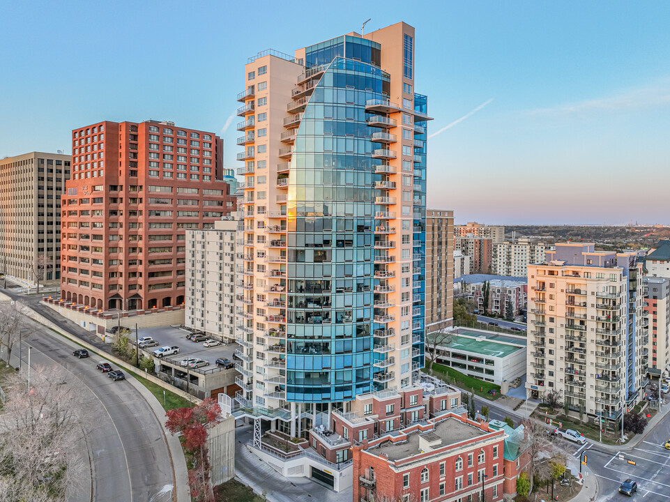 Symphony Tower in Edmonton, AB - Building Photo