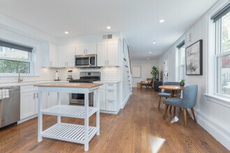 121 Centre St, Unit 2 in Boston, MA - Foto de edificio - Building Photo