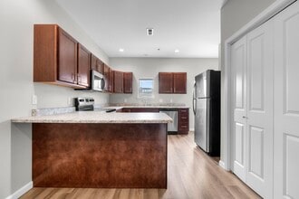 Cedar River Bluffs Townhomes in Cedar Rapids, IA - Foto de edificio - Building Photo