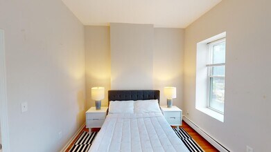 65 Hammond St, Unit 1 in Boston, MA - Foto de edificio - Building Photo