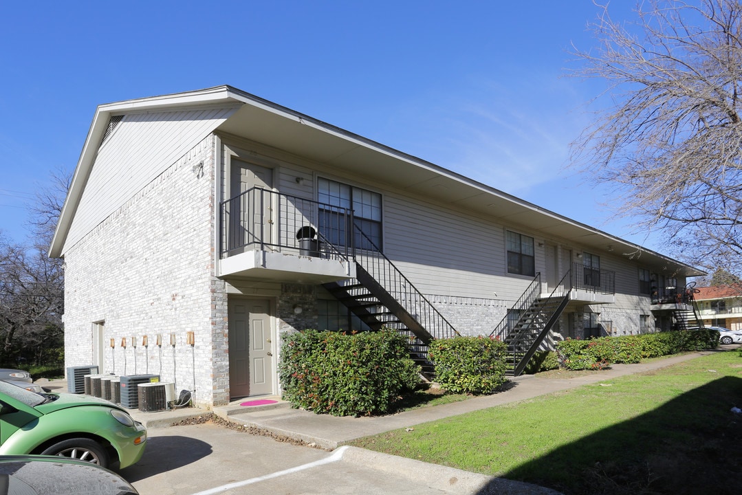 Haleigh Village I & II in Denton, TX - Foto de edificio