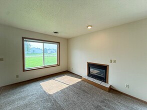 13289 39th Ave N in Lake Hallie, WI - Building Photo - Building Photo