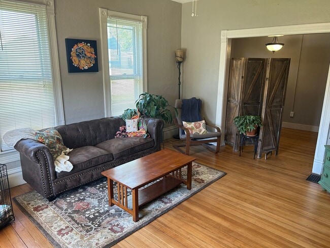 property at 1515 S Duluth Ave