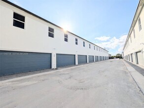 15601 SW 280th St in Homestead, FL - Foto de edificio - Building Photo