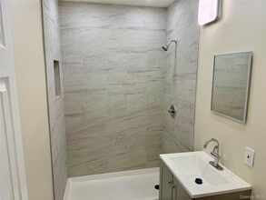 109 Harrisburg St, Unit Apartment 1 in Bay Shore, NY - Building Photo - Building Photo