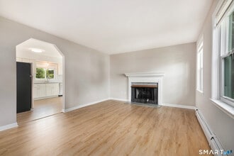 40 Kingsbury Ln in Glastonbury, CT - Building Photo - Building Photo