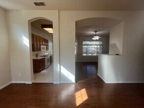 8652 Spring House Way in Elk Grove, CA - Building Photo - Building Photo