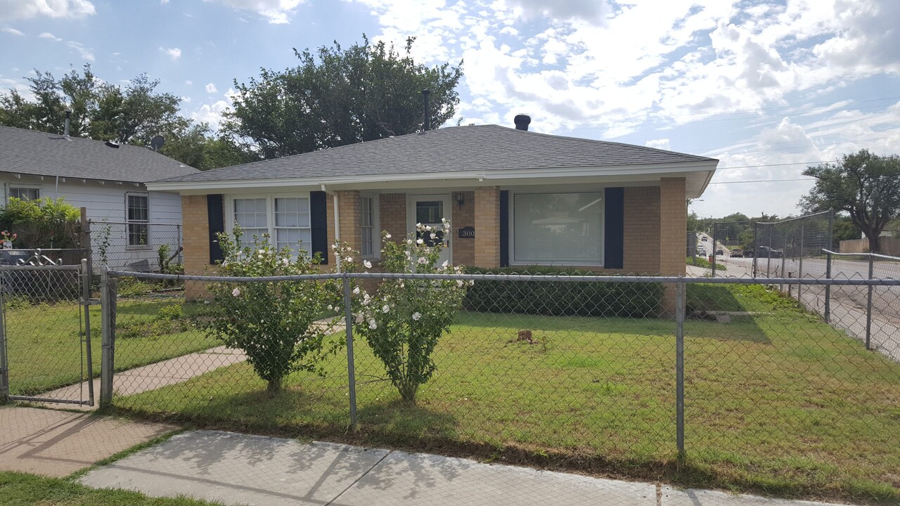 300 S Alabama St, Unit Front House Only in Amarillo, TX - Building Photo