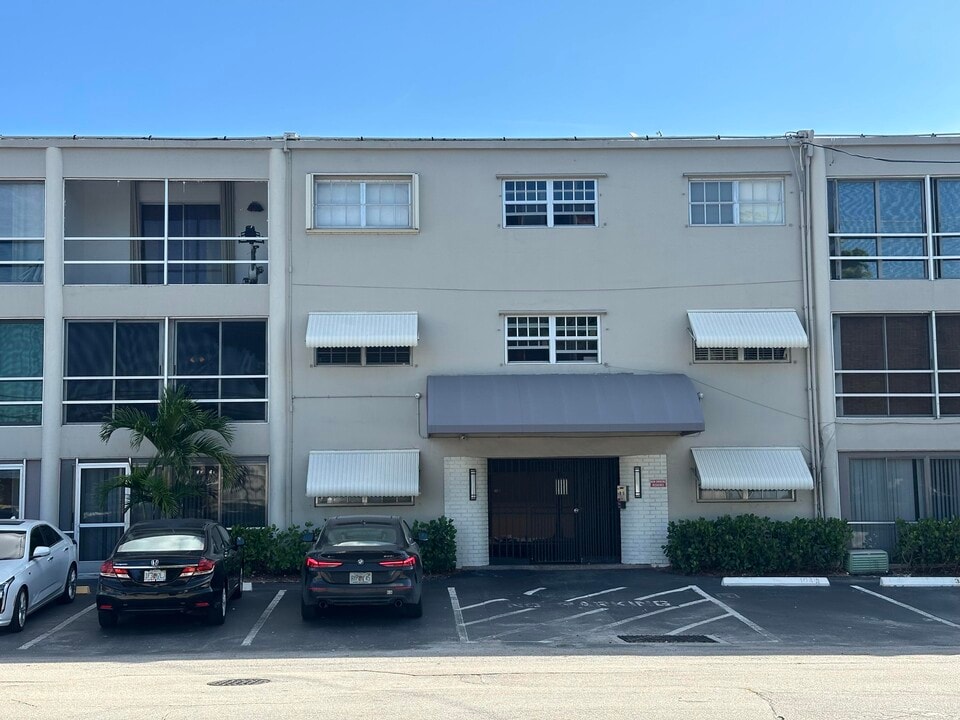 2301 NE 14th Street Causeway in Pompano Beach, FL - Building Photo