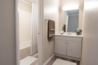 Lamar Village Apartments in Arvada, CO - Building Photo - Building Photo