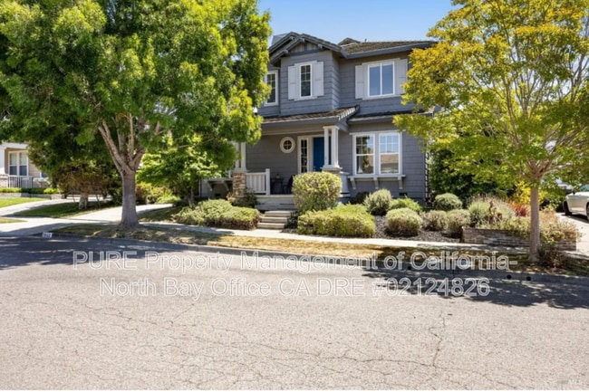 1922 Buckingham Ln in Petaluma, CA - Building Photo - Building Photo