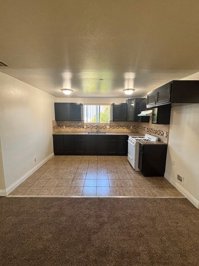 732 E 74th St in Los Angeles, CA - Building Photo - Building Photo